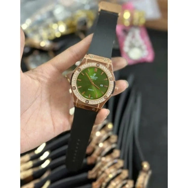 Đồng Hồ Nữ Gossie Viền Đá Ruby Dây Silicon Dễ Điều Chỉnh Phù Hợp Mọi Size Tay - Giá 150k