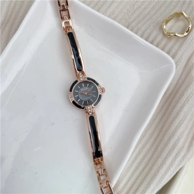 Đồng hồ nữ IELY mặt tròn dây kim loại - Thiết kế vintage hiện đại - 117.570₫