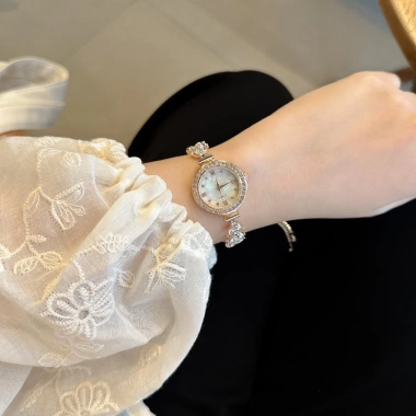 Đồng hồ nữ LALA dây rút hợp kim mặt tròn - Tặng hộp và Pin, giá chỉ 95.000₫ 4