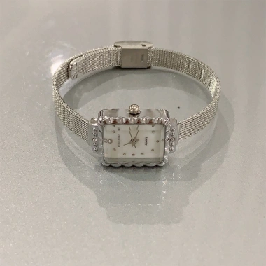 Đồng hồ nữ thời trang sang trọng GEDI mới dây lưới mặt vuông thạch anh chống nước - Quà tặng ưu đãi 223k