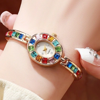 Đồng hồ nữ thời trang vòng tay bầu dục đổi màu dần ánh sáng cầu vồng – sang trọng, giảm giá 22% chỉ 77.550₫