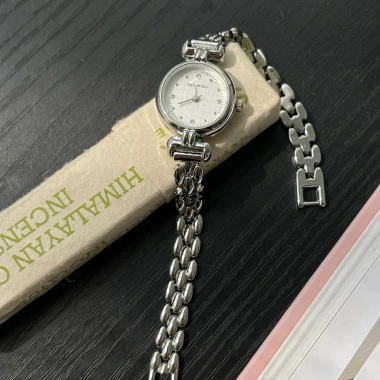 Đồng hồ thạch anh dây kim loại nam nữ đô thị - Thiết kế tối giản, thanh lịch, đa năng, giá ưu đãi 94.600 VND 9 Đồng hồ thạch anh dây kim loại nam nữ đô thị - Thiết kế tối giản, thanh lịch, đa năng, giá ưu đãi 94.600 VND 9