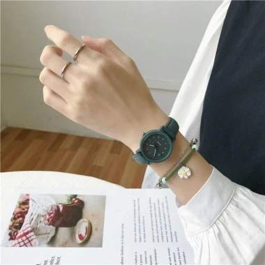 Đồng hồ thạch anh nữ MKEB da cổ điển mặt tròn, dây da giả Colo, thời trang, quà tặng - 52.470 VND 5 Đồng hồ thạch anh nữ MKEB da cổ điển mặt tròn, dây da giả Colo, thời trang, quà tặng - 52.470 VND 5