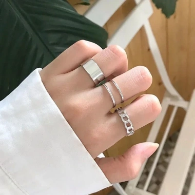 Đồng hồ thời trang nữ dây da mặt tròn chữ số xinh xắn DH02 - Giá 3.900 VND (giảm từ 4.914 VND)