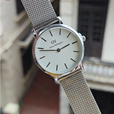 Đồng hồ thời trang nữ dây thép lụa - Khóa di chuyển linh hoạt, sang trọng, cá tính, giá chỉ 139.000₫ 6 Đồng hồ thời trang nữ dây thép lụa - Khóa di chuyển linh hoạt, sang trọng, cá tính, giá chỉ 139.000₫ 6