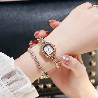 Đồng hồ thời trang nữ DZG D4 mặt vuông 4 cườm, dây kim loại hot - Giá 33.000₫