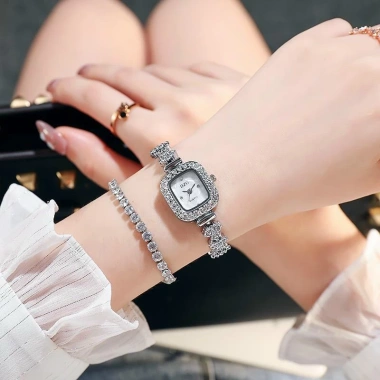 Đồng hồ thời trang nữ DZG D4 mặt vuông 4 cườm, dây kim loại hot - Giá 33.000₫