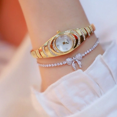 Đồng hồ vòng tay thép không gỉ vàng bạc, họa tiết bướm đính kim cương, giá ưu đãi cho nữ