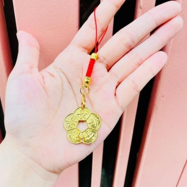 Đồng Xu Màu Cổ Hoa Mai 5 Cánh 3cm Kèm Dây Treo May Mắn - Rước Tài Lộc Giá 6.360đ