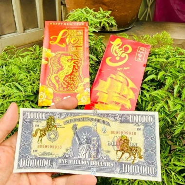 Flash Sale Tiền lì xì Tết 2.026 Bình Ngọ $1 triệu đô Mỹ Hình Ngựa Kèm Bao Đỏ Giá 7,208₫ 7