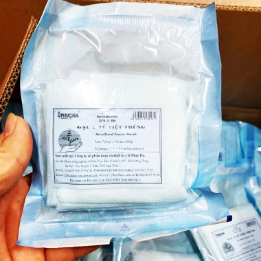 Gạc y tế tiệt trùng Phúc Hà 7,5x7,5x6 lớp - 10 miếng/túi, giá 109.999₫, chính hãng, date mới 3 Gạc y tế tiệt trùng Phúc Hà 7,5x7,5x6 lớp - 10 miếng/túi, giá 109.999₫, chính hãng, date mới 3