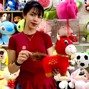 Gấu Bông Con Ngựa Tết Bính Ngọ 28-35cm - Quà Tặng 2.026 Chiêu Tài Lộc Màu Đỏ Ấm Áp