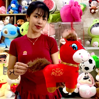 Gấu Bông Con Ngựa Tết Bính Ngọ 28-35cm - Quà Tặng 2.026 Chiêu Tài Lộc Màu Đỏ Ấm Áp