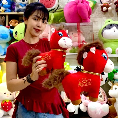 Gấu Bông Con Ngựa Tết Bính Ngọ 28-35cm - Quà Tặng 2.026 Chiêu Tài Lộc Màu Đỏ Ấm Áp