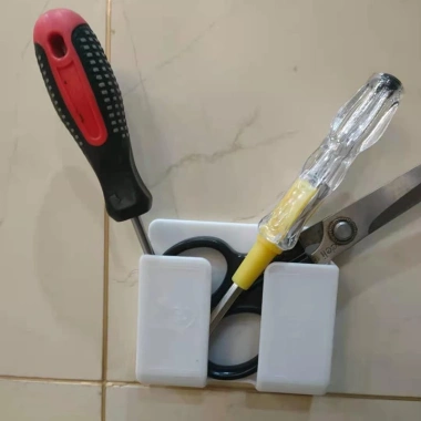 Giá Dán Tường 88.245 STN - Đỡ Sạc, Remote Điều Khiển Ổ Cắm, Chỉ 4.999đ