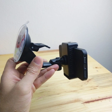 Giá đỡ kính ô tô treo camera hành trình và smartphone, chắc chắn, lắp nhanh, chỉ 20.000đ 8 Giá đỡ kính ô tô treo camera hành trình và smartphone, chắc chắn, lắp nhanh, chỉ 20.000đ 8