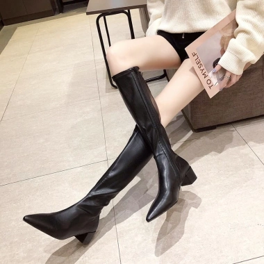 Giày boot cổ cao mũi nhọn gót vuông 5cm, ống dưới gối đen, đi du lịch - giảm giá 520k (BNCC42)