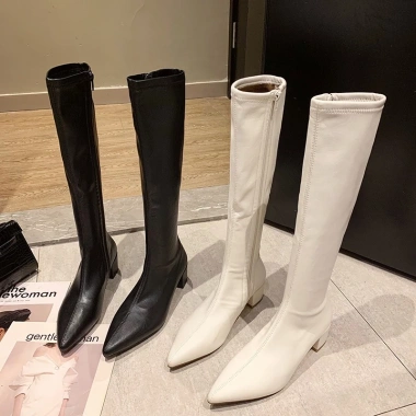 Giày boot cổ cao mũi nhọn gót vuông 5cm, ống dưới gối đen, đi du lịch - giảm giá 520k (BNCC42)