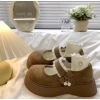 Giày đốc nữ da lộn quai ngang viền ren nơ ngọc, đế 5cm mẫu mới Z2 Tết 2.026 2