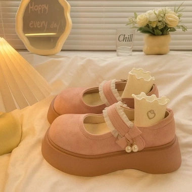 Giày đốc nữ da lộn quai ngang viền ren nơ ngọc, đế 5cm mẫu mới Z2 Tết 2.026