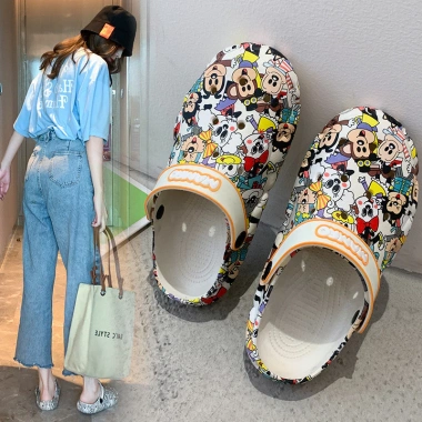 Giày lỗ mùa hè nữ phong cách mới, PVC chống trơn trượt, đi biển, sân vườn