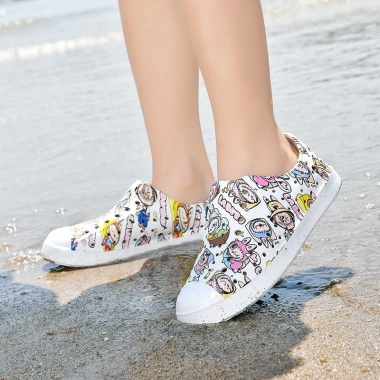 Giày Nhựa Đi Mưa Họa Tiết LABUBU Hot Trend - Êm Nhẹ Bền Cho Bé Đi Học Du Lịch 7 Giày Nhựa Đi Mưa Họa Tiết LABUBU Hot Trend - Êm Nhẹ Bền Cho Bé Đi Học Du Lịch 7