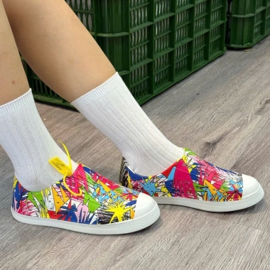 Giày nhựa Size 25-40 cho Mẹ & Bé: nhẹ, thoáng khí, an toàn, đi bộ du lịch mưa