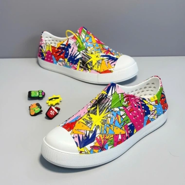 Giày nhựa Size 25-40 cho Mẹ & Bé: nhẹ, thoáng khí, an toàn, đi bộ du lịch mưa 6 Giày nhựa Size 25-40 cho Mẹ & Bé: nhẹ, thoáng khí, an toàn, đi bộ du lịch mưa 6