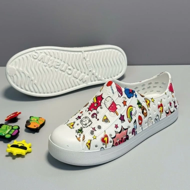 Giày nhựa Size 25-40 cho Mẹ & Bé: nhẹ, thoáng khí, an toàn, đi bộ du lịch mưa 7 Giày nhựa Size 25-40 cho Mẹ & Bé: nhẹ, thoáng khí, an toàn, đi bộ du lịch mưa 7