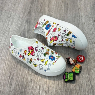 Giày nhựa Size 25-40 cho Mẹ & Bé: nhẹ, thoáng khí, an toàn, đi bộ du lịch mưa