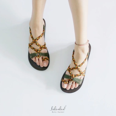 Giày sandal nữ boho nhẹ thoáng, thích hợp đi biển dạo phố - Giá 350.000đ (giảm từ 437.500đ)