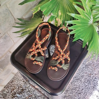 Giày sandal nữ boho nhẹ thoáng, thích hợp đi biển dạo phố - Giá 350.000đ (giảm từ 437.500đ) 9 Giày sandal nữ boho nhẹ thoáng, thích hợp đi biển dạo phố - Giá 350.000đ (giảm từ 437.500đ) 9