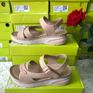 Giày sandal nữ thời trang thể thao siêu nhẹ, đế 4cm, khóa dán, thoải mái đi làm, học, chơi - Giá 375.000đ