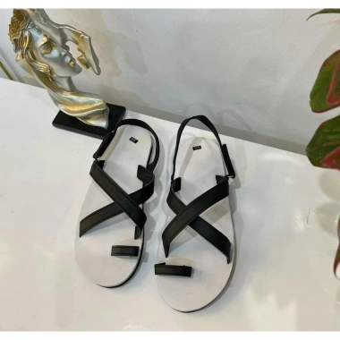 Giày sandal xỏ ngón quai chéo đế ô vuông nam nữ - Đa năng đi học, du lịch, chỉ 89.000₫