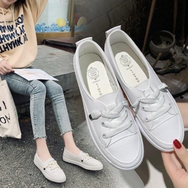 Giày Slip On Dây Buộc Rút Trắng Da PU - Kiểu Đơn Giản, Giá 106.770 VND, Giảm 22%