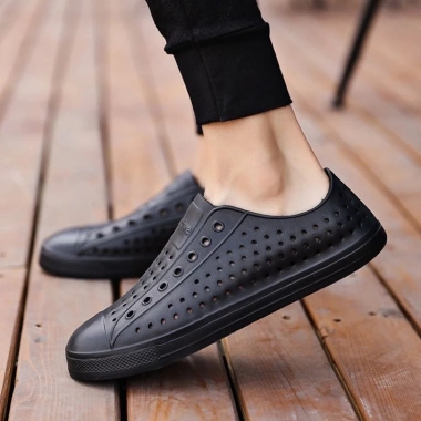 Giày sneaker nhựa nam đi mưa siêu nhẹ mềm thoáng khí mát chống nước - Giá 73.900 9
