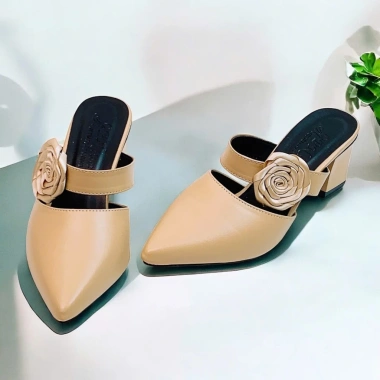 Giày sục cao gót vuông 3p-7p bít mũi da mềm quai ngang kết hoa hồng - Phom nhỏ chân đầy đôn size BM140 8 Giày sục cao gót vuông 3p-7p bít mũi da mềm quai ngang kết hoa hồng - Phom nhỏ chân đầy đôn size BM140 8