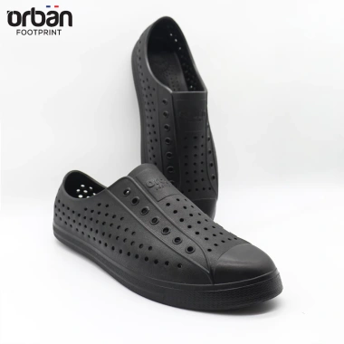 Giày Urban D95 Nhựa Mềm Đục Lỗ Thoáng Khí Chống Nước - Đi Mưa Biển Giá 129k 2
