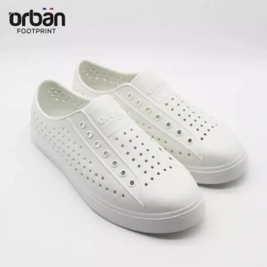 Giày Urban D95 Nhựa Mềm Đục Lỗ Thoáng Khí Chống Nước - Đi Mưa Biển Giá 129k 3