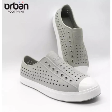 Giày URBAN màu ghi đế trắng - Siêu nhẹ, xốp mềm, chống nước, không hôi chân, thích hợp đi mưa, biển, du lịch - 135k 2