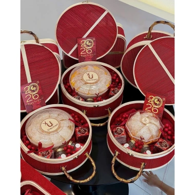 Giỏ quà Tết quạt đỏ tròn - Thiết kế sang trọng, giá ưu đãi 75.000 đồng, quà công ty 5 Giỏ quà Tết quạt đỏ tròn - Thiết kế sang trọng, giá ưu đãi 75.000 đồng, quà công ty 5