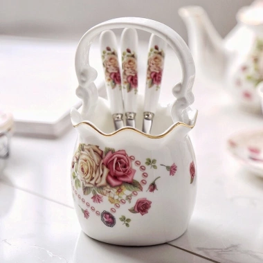 Giỏ sứ cắm thìa nĩa trang trí bàn ăn, ống sứ in hoa hồng, giảm giá 18% chỉ 77.420₫