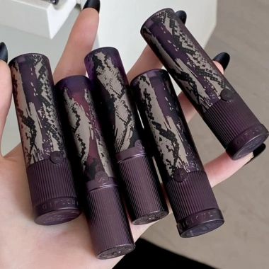 GIRLCULT Son Kem Lì Dòng JiangHu - Dưỡng Ẩm, Mịn Màng, Hoàn Thiện, Giá 332.200 VND 2 GIRLCULT Son Kem Lì Dòng JiangHu - Dưỡng Ẩm, Mịn Màng, Hoàn Thiện, Giá 332.200 VND 2