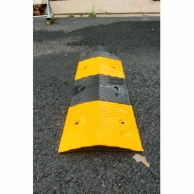 Gờ giảm tốc cao su 1m giá rẻ, kèm phụ kiện cho ô tô và xe máy – 65.000đ