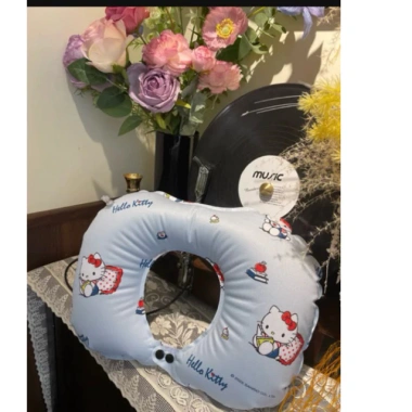 Gối bơm hơi chữ U gấp gọn du lịch - Nhỏ gọn, họa tiết Sanrio dễ thương 100.620₫