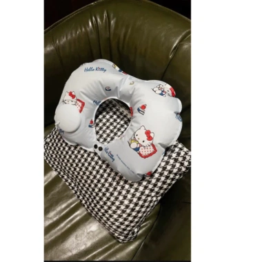 Gối bơm hơi chữ U gấp gọn du lịch - Nhỏ gọn, họa tiết Sanrio dễ thương 100.620₫