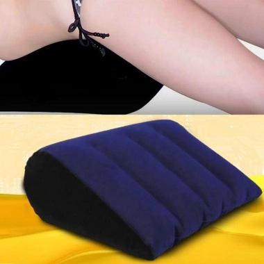 Gối bơm hơi tam giác hỗ trợ lưng, tiện dụng cho cặp đôi - Giá ưu đãi 178.000 VND