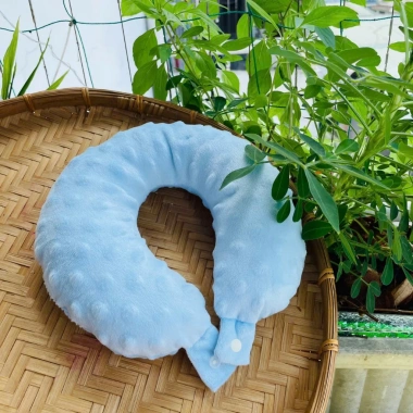 Gối kê cổ trẻ 1-3 tuổi - Massa Muslin nhung hạt cao cấp, bảo vệ cổ khi đi ô tô