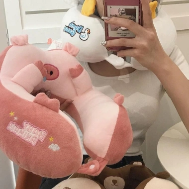 Gối ngủ chữ U hoạt hình dễ thương vịt và heo con - hỗ trợ cổ, eo, mát mùa hè, gối di động, quà sinh nhật 3 Gối ngủ chữ U hoạt hình dễ thương vịt và heo con - hỗ trợ cổ, eo, mát mùa hè, gối di động, quà sinh nhật 3