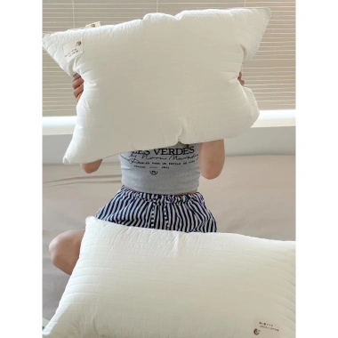 Gối Nhật Fukada Pillow lông tơ êm ái, Gối bông ALVA mềm mịn thoáng mát - Sang trọng, giá chỉ 197.100₫
